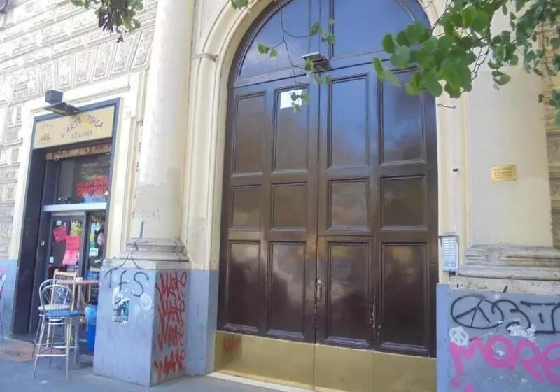 ベッドアンドブレックファースト Max House