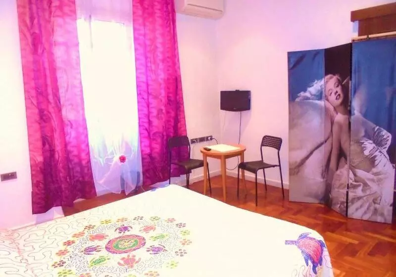 ベッドアンドブレックファースト Max House