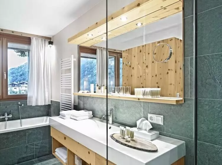 هتل Arosea Life Balance