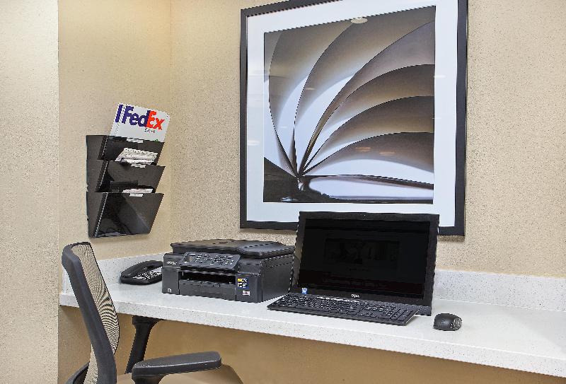 ホテル Candlewood Suites Fort Campbell   Oak Grove, An Ihg