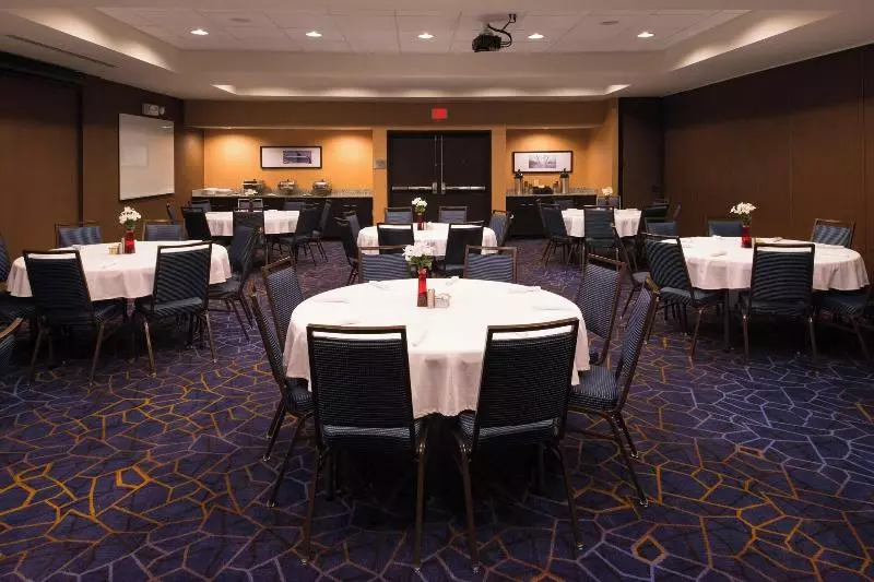 Hotelli Courtyard By Marriott Hot Springs