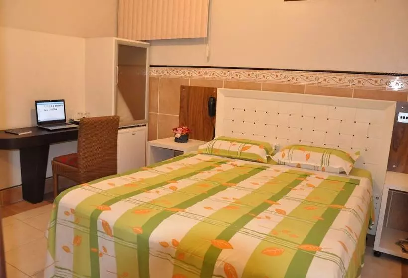 Отель Feira Plaza