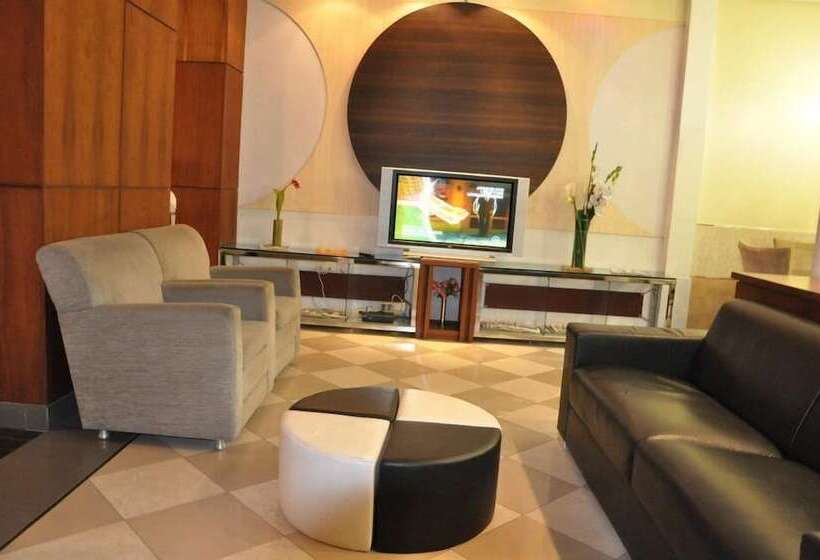 Отель Feira Plaza