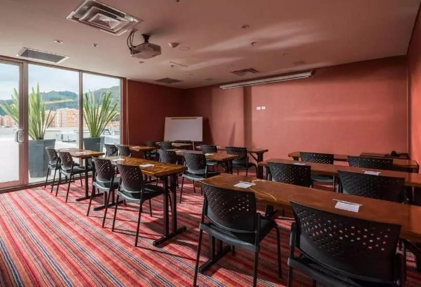 ホテル Hampton By Hilton Bogota   Usaquen