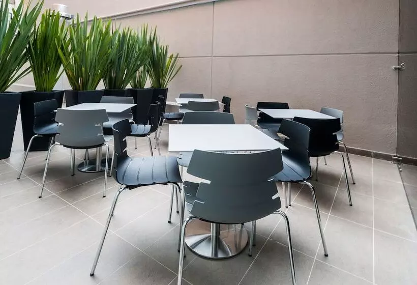 ホテル Hampton By Hilton Bogota   Usaquen