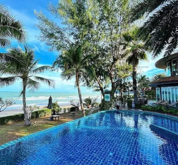 Hotelli Il Mare Resort