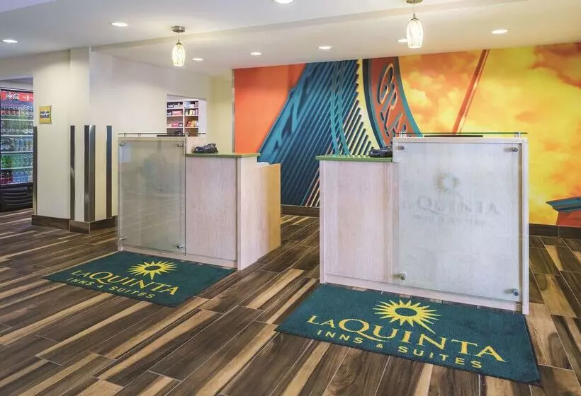 هتل La Quinta By Wyndham Grand Forks