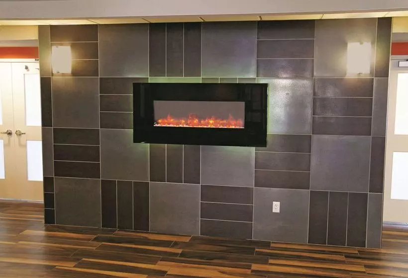 هتل La Quinta By Wyndham Grand Forks