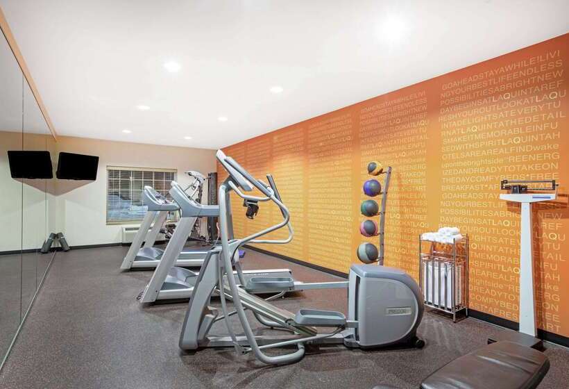 هتل La Quinta By Wyndham Grand Forks