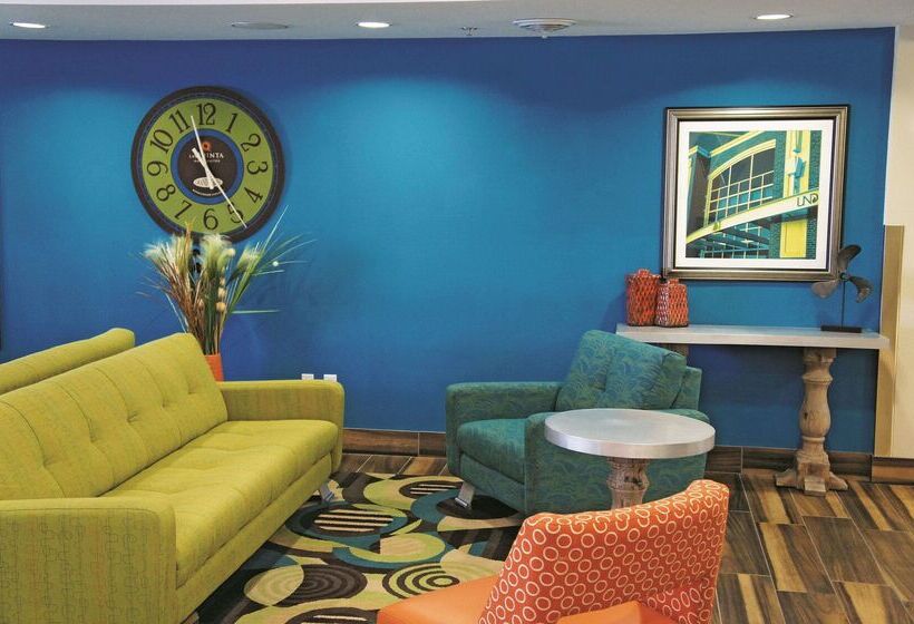 هتل La Quinta By Wyndham Grand Forks