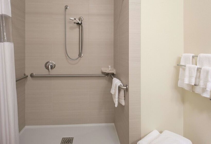 هتل La Quinta By Wyndham Grand Forks