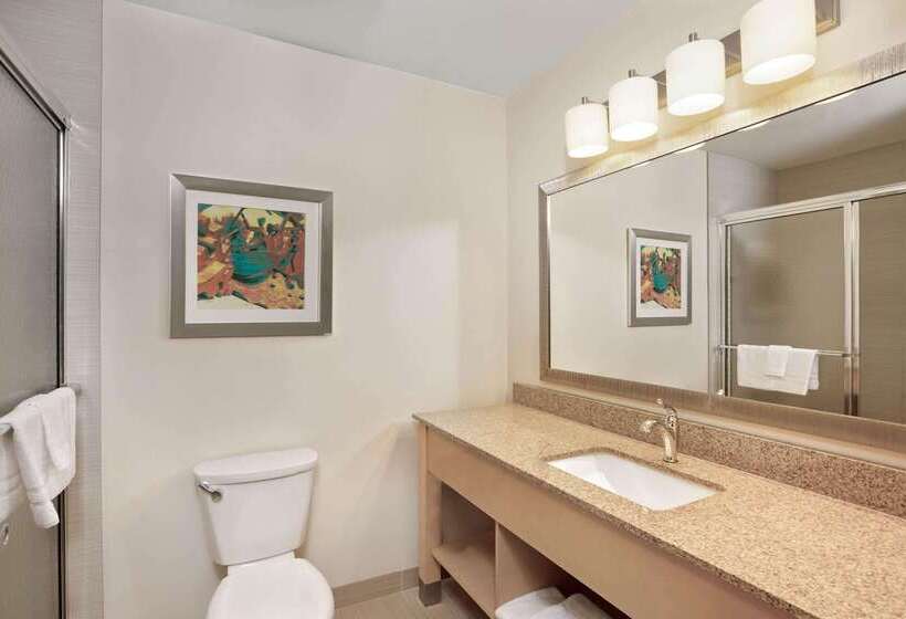 هتل La Quinta By Wyndham Grand Forks