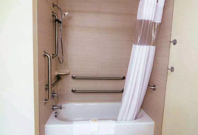 هتل La Quinta By Wyndham Grand Forks