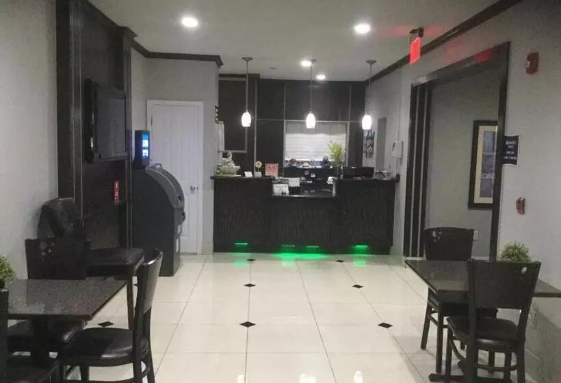 Отель Muskogee Inn And Suites