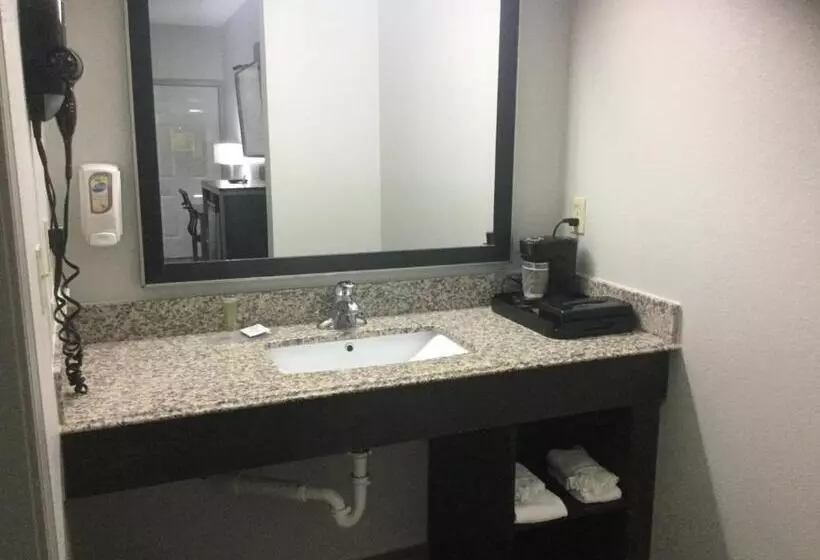 Отель Muskogee Inn And Suites