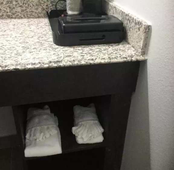 Отель Muskogee Inn And Suites