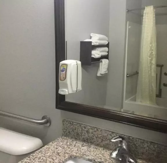 Отель Muskogee Inn And Suites