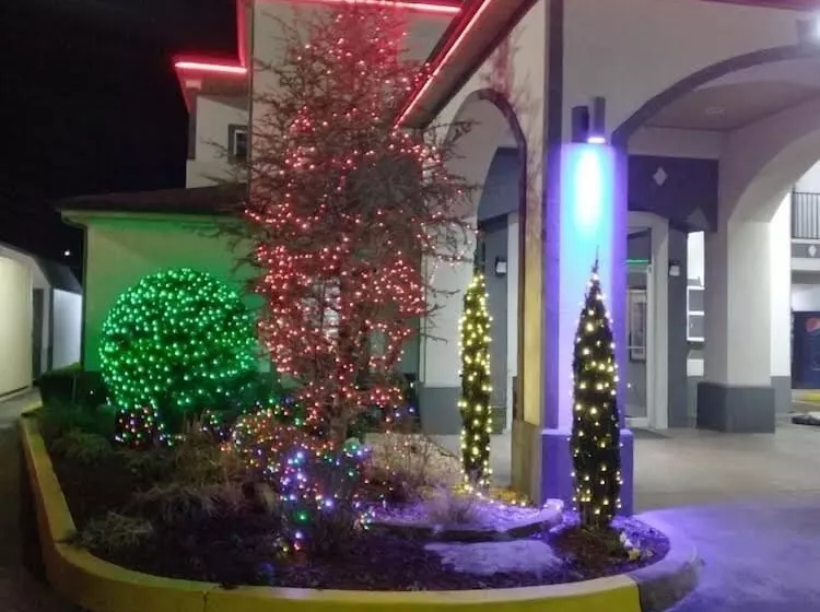 Отель Muskogee Inn And Suites