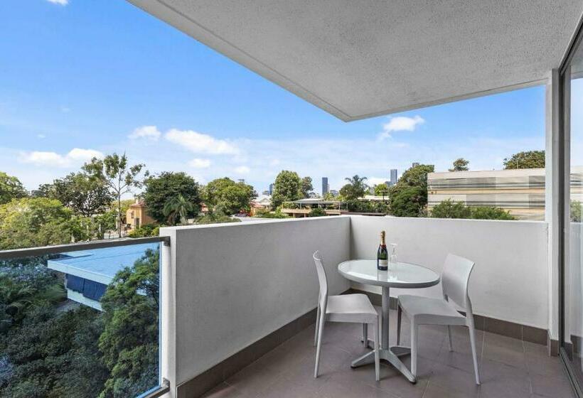 Отель Quest Kelvin Grove