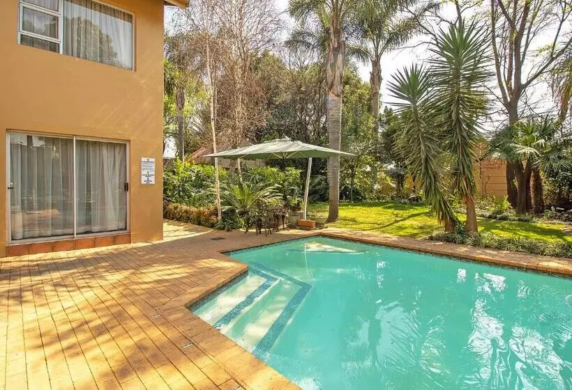 فندق Sunward Park Guest House & Conference Center