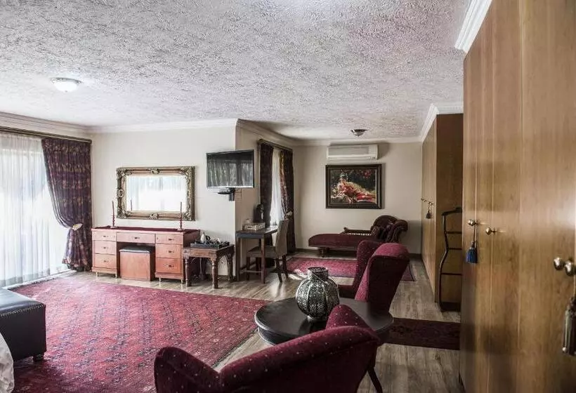 فندق Sunward Park Guest House & Conference Center