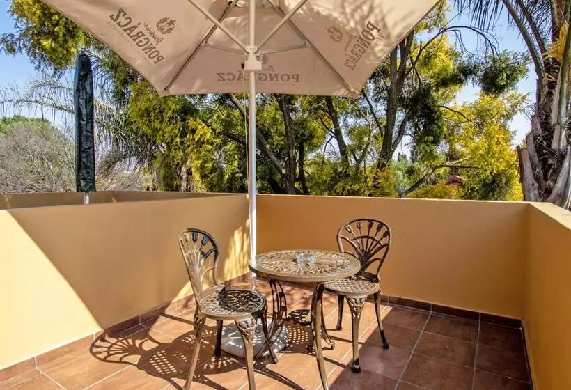 فندق Sunward Park Guest House & Conference Center