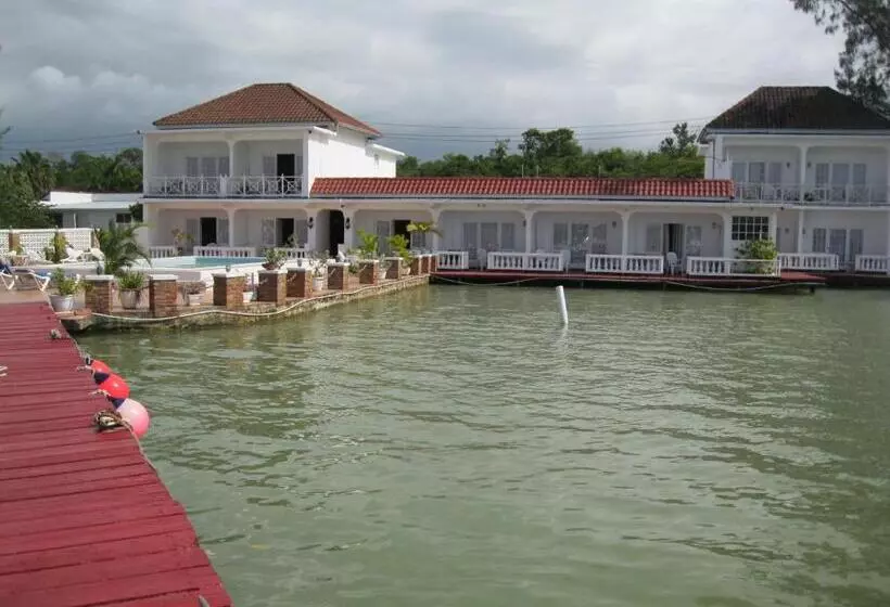 هتل Fisherman S Inn