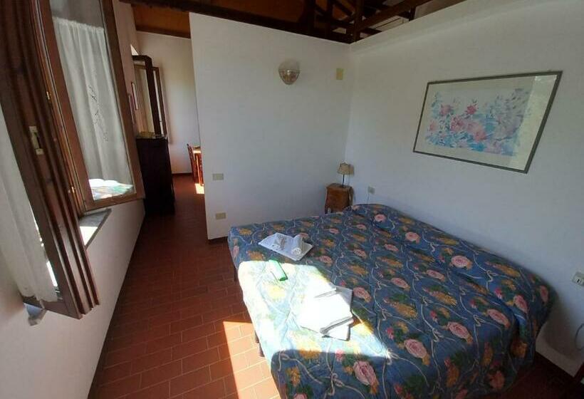 Отель Podere S.giulia   Casale S.giulia