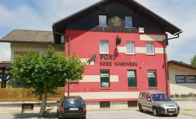 تختخواب و صبحانه Poni Naklo   Sobe Marinšek