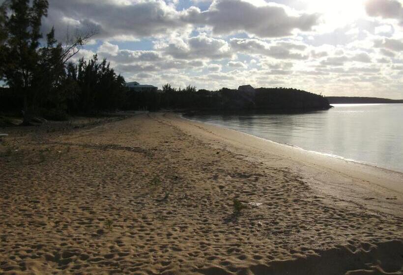 تختخواب و صبحانه Sir Charles Guest House