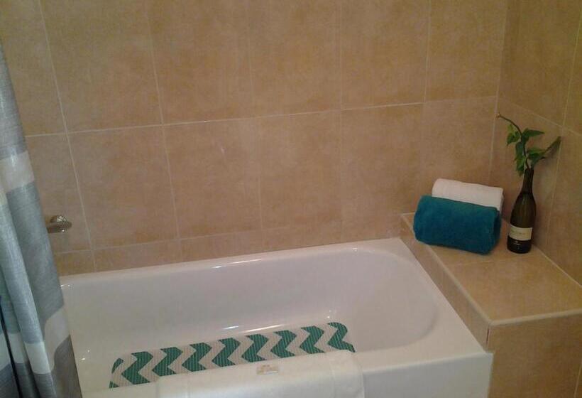 تختخواب و صبحانه Sir Charles Guest House