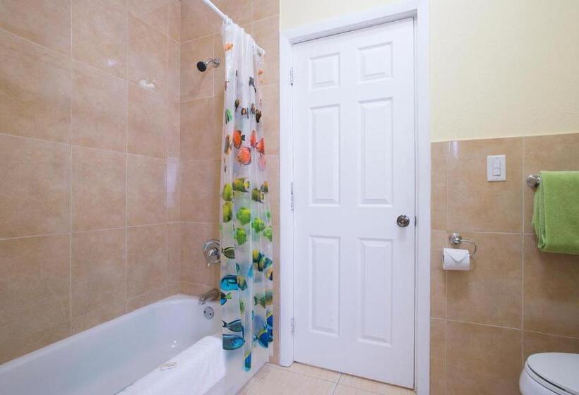 تختخواب و صبحانه Sir Charles Guest House