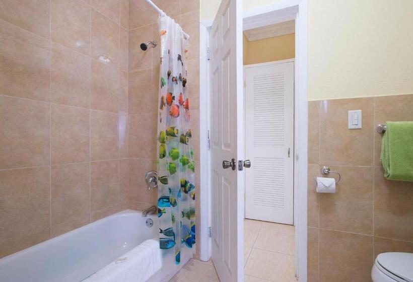 تختخواب و صبحانه Sir Charles Guest House