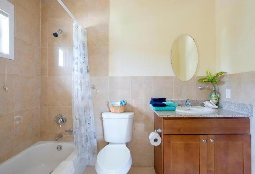 تختخواب و صبحانه Sir Charles Guest House