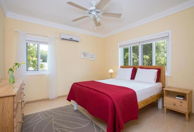 تختخواب و صبحانه Sir Charles Guest House