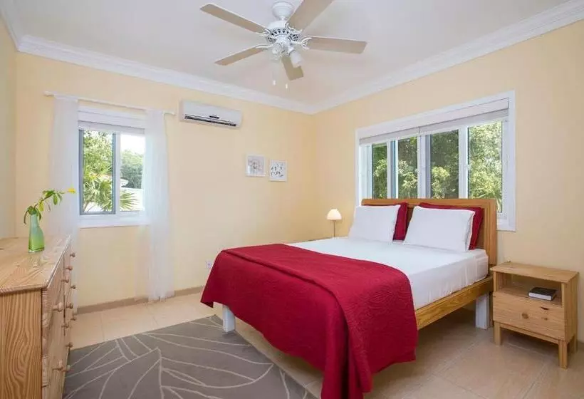 تختخواب و صبحانه Sir Charles Guest House