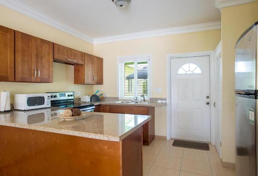 تختخواب و صبحانه Sir Charles Guest House