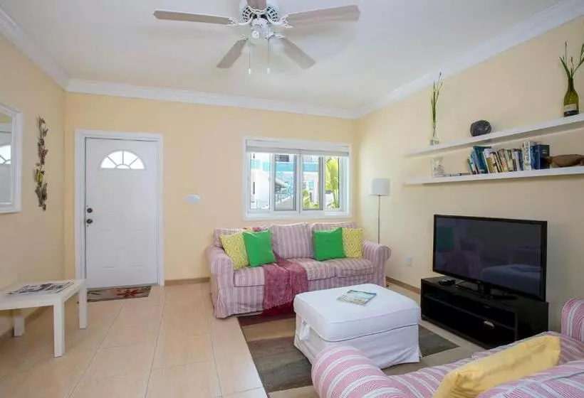 تختخواب و صبحانه Sir Charles Guest House