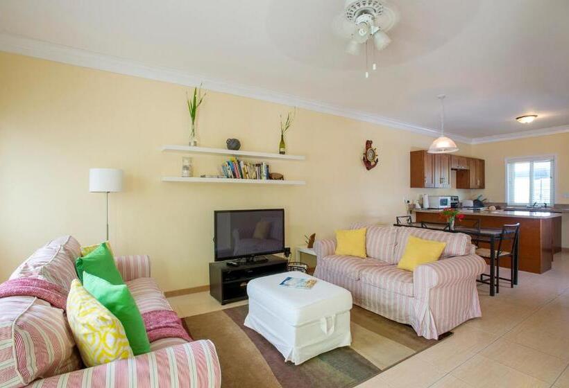 تختخواب و صبحانه Sir Charles Guest House