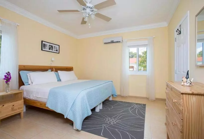 تختخواب و صبحانه Sir Charles Guest House