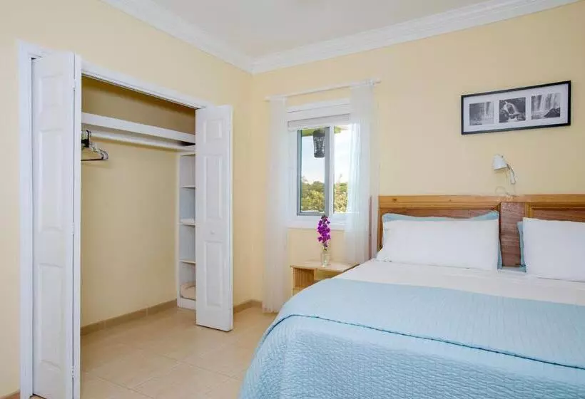 تختخواب و صبحانه Sir Charles Guest House