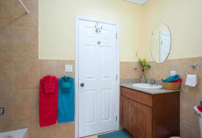 تختخواب و صبحانه Sir Charles Guest House