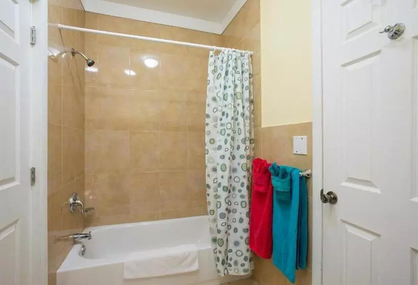 تختخواب و صبحانه Sir Charles Guest House