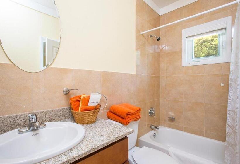 تختخواب و صبحانه Sir Charles Guest House