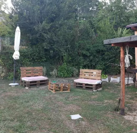 Hotelli Agriturismo Tre Monti