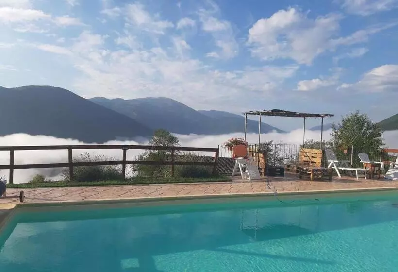 Hotelli Agriturismo Tre Monti