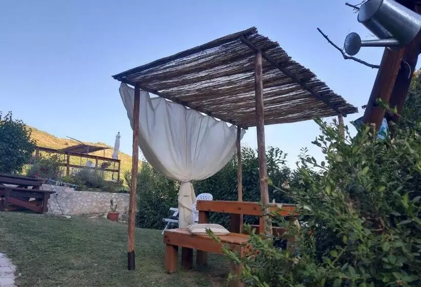Hotelli Agriturismo Tre Monti