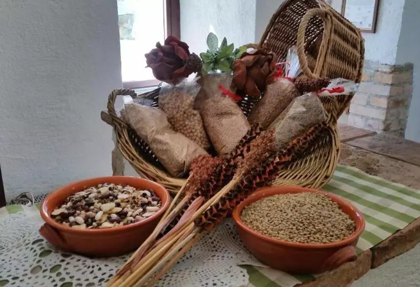 Hotelli Agriturismo Tre Monti