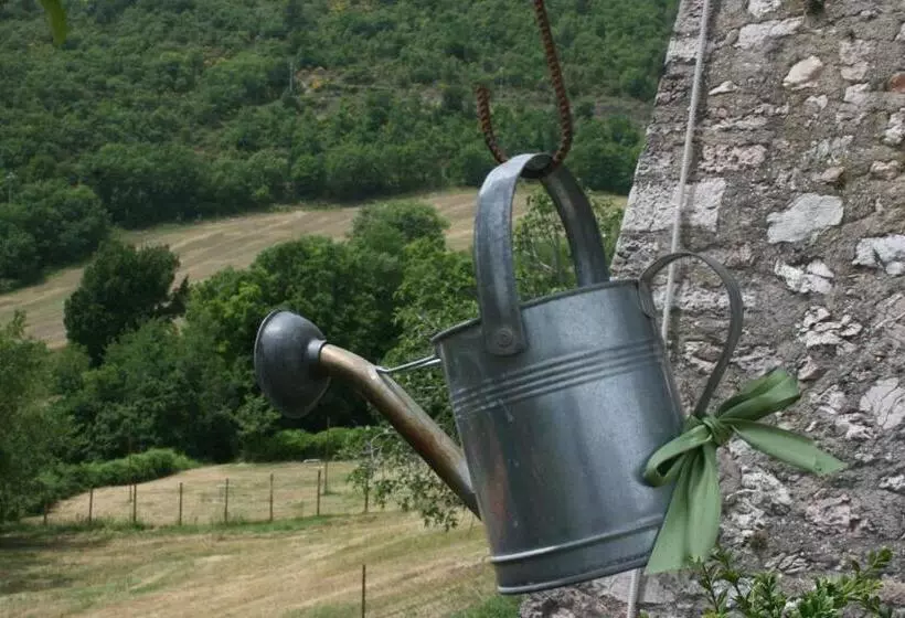 Hotelli Agriturismo Tre Monti
