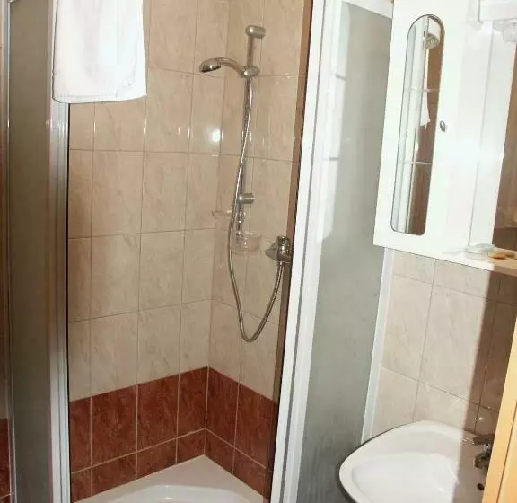 هتل Pri Lazarju Farm Stay